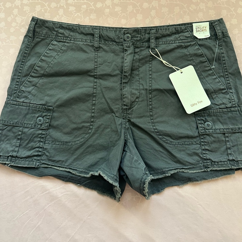 🆕Witty Fox Mid Rise Utility Shorts